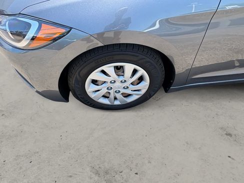 Used 2018 Hyundai Elantra SE w/ SE Connectivity Package 04 FWD image 11
