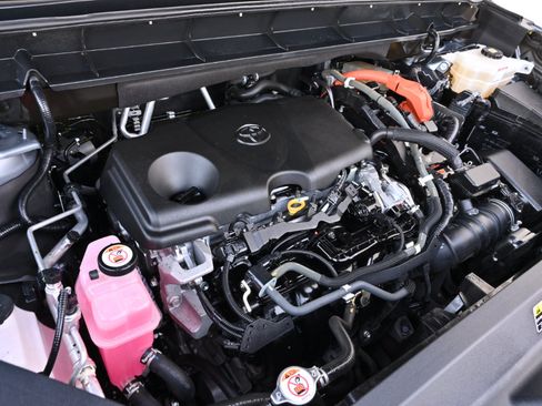 Used 2021 Toyota Highlander XLE AWD/4WD image 33