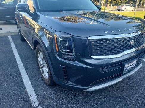 Used 2021 Kia Telluride LX FWD image 2