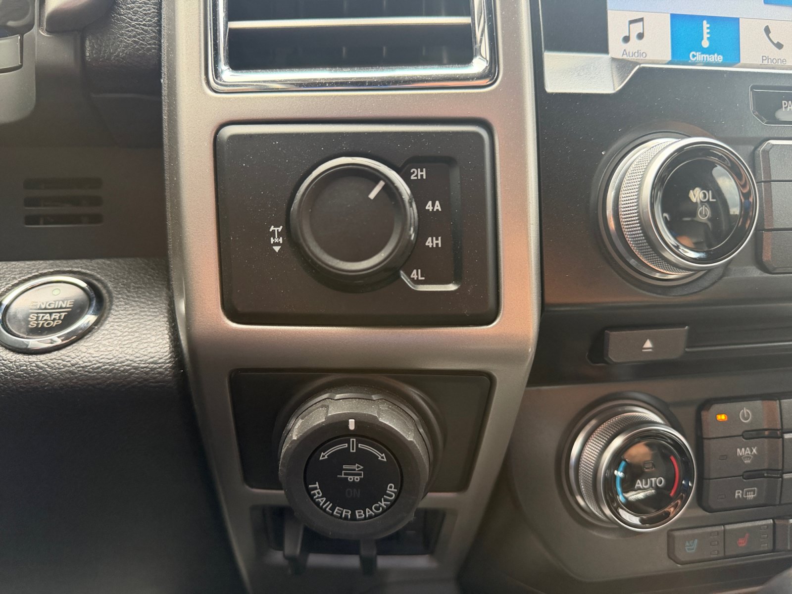 Used 2016 Ford F150 Lariat w/ Equipment Group 502A Luxury AWD/4WD image 16