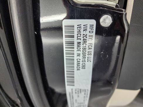 Used 2024 Chrysler Pacifica Touring-L image 62