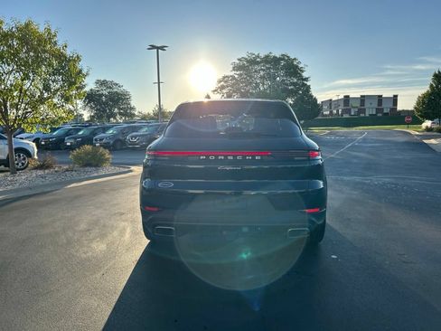 Used 2024 Porsche Cayenne AWD/4WD image 8