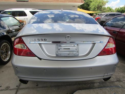 Used 2008 Mercedes-Benz CLS 550 image 3