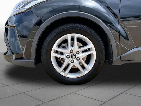 Used 2021 Toyota C-HR LE FWD image 11