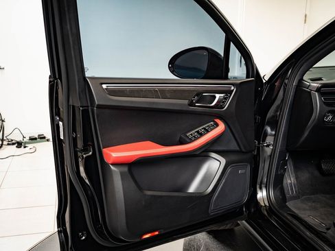 Certified 2021 Porsche Macan GTS image 26