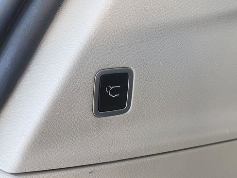 Used 2018 Chrysler Pacifica Limited image 12