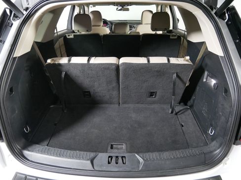 Used 2023 Ford Explorer XLT w/ Equipment Group 202A image 18