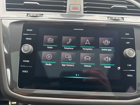 Certified 2022 Volkswagen Tiguan SEL R-Line image 21