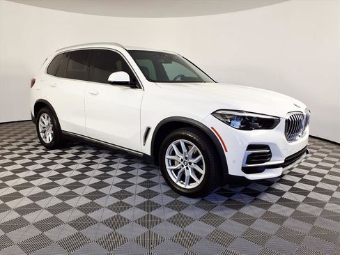 Used 2022 BMW X5 xDrive40i w/ Premium Package image 3