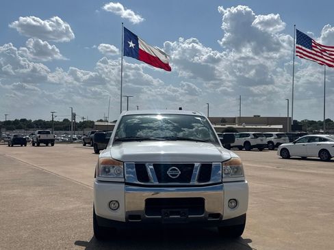 Used 2015 Nissan Titan SV w/ SV Value Truck Package RWD image 5