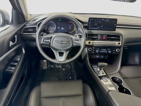 Used 2025 Genesis G70 2.5T image 17
