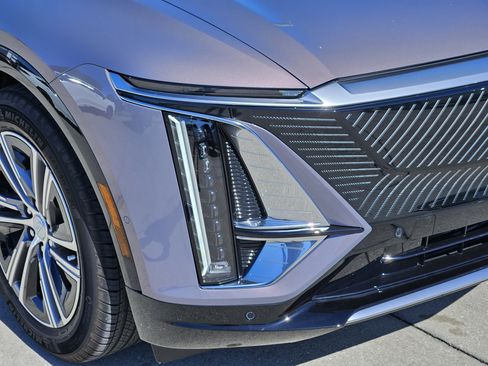 New 2025 Cadillac Lyriq Luxury image 9