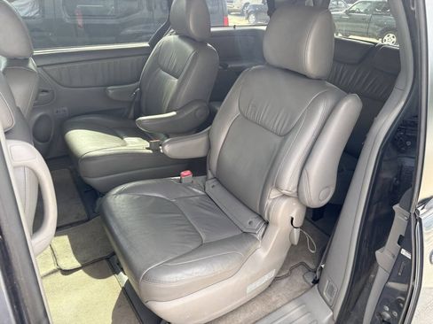 Used 2009 Toyota Sienna XLE FWD image 10