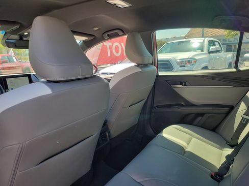 Used 2025 Toyota Camry SE w/ Convenience Package FWD image 16