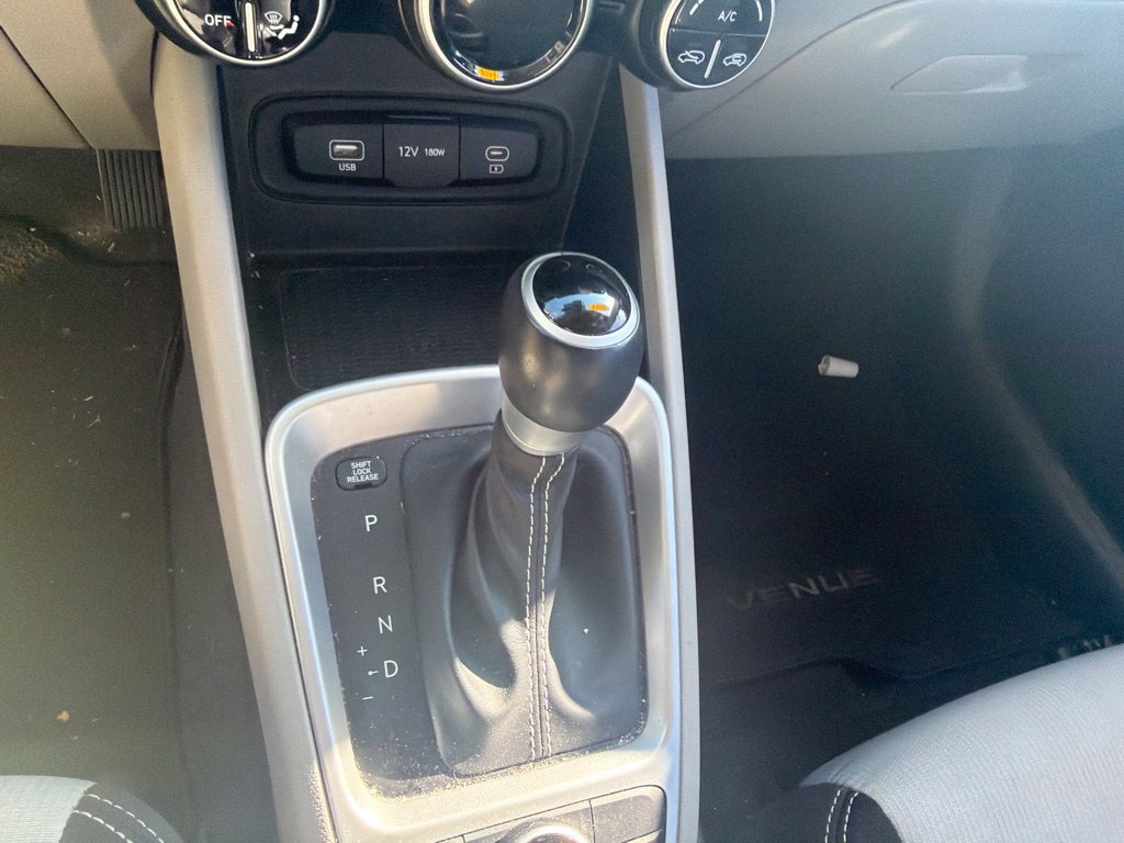 Used 2024 Hyundai Venue SEL FWD image 17