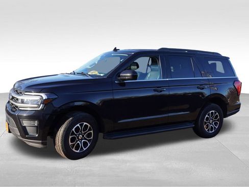 Certified 2024 Ford Expedition XLT image 10