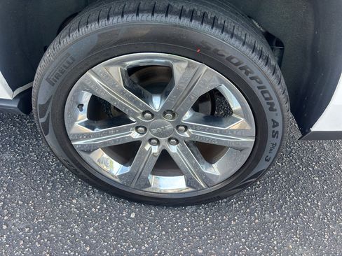 Used 2019 GMC Yukon XL Denali w/ Denali Ultimate Package AWD/4WD image 12