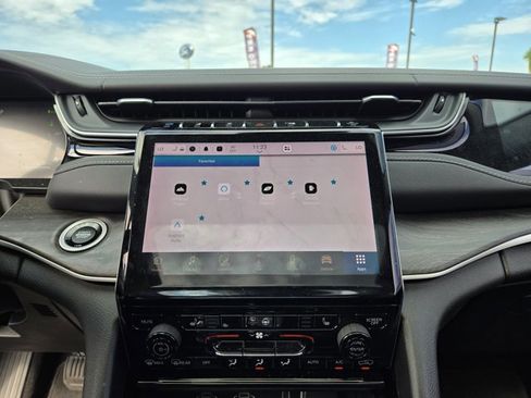 Used 2023 Jeep Grand Cherokee 4WD 4xe image 17