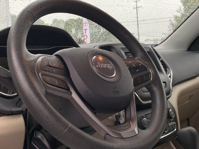 Used 2020 Jeep Cherokee Latitude FWD image 19