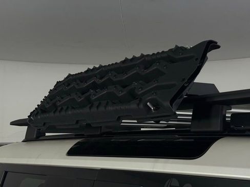 New 2024 Land Rover Defender 110 S image 15