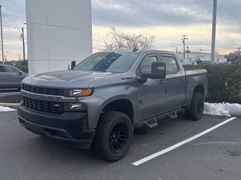 Used 2020 Chevrolet Silverado 1500 Custom w/ Custom Value Package image 1