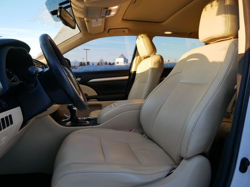 Used 2015 Toyota Highlander XLE image 10