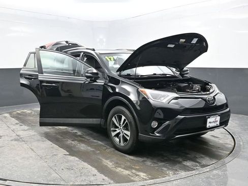 Used 2017 Toyota RAV4 XLE image 32