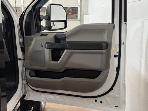 Used 2022 Ford F550 4x4 Regular Cab Super Duty image 27