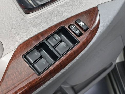 Used 2014 Toyota Sienna XLE image 18