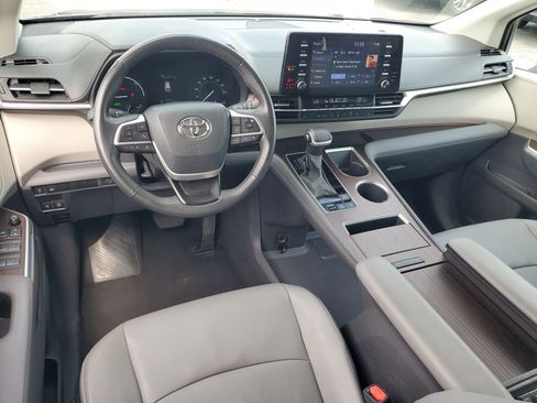 Used 2024 Toyota Sienna XLE FWD image 17
