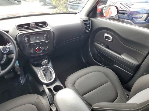 Used 2017 Kia Soul + image 17
