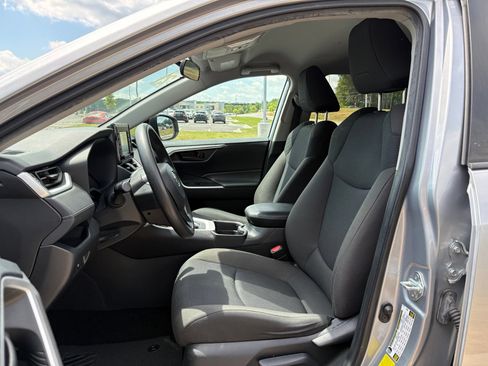 Used 2021 Toyota RAV4 LE FWD image 25