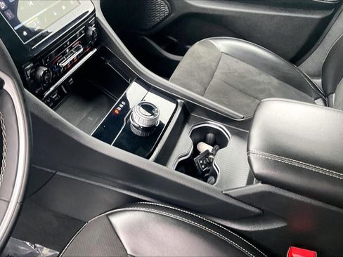 Used 2024 Jeep Grand Cherokee L Laredo image 13