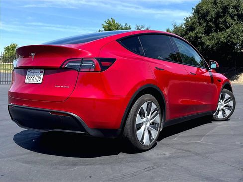 Used 2023 Tesla Model Y AWD image 2