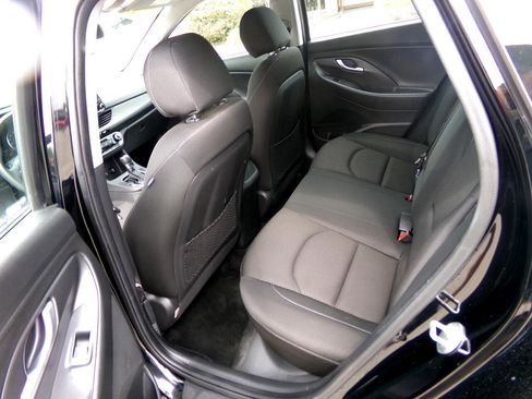 Used 2018 Hyundai Elantra GT image 17
