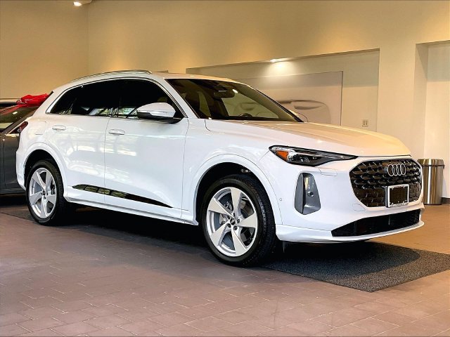 Certified 2025 Audi Q5 Premium w/ Premium Plus AWD/4WD image 1