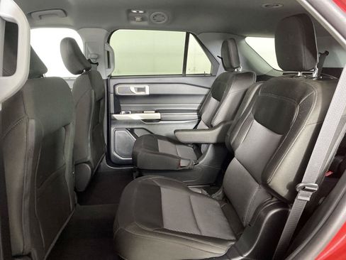 Used 2023 Ford Explorer XLT AWD/4WD image 8