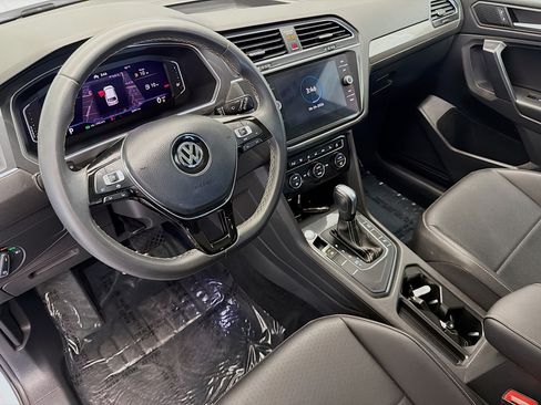 Used 2021 Volkswagen Tiguan SEL FWD image 7