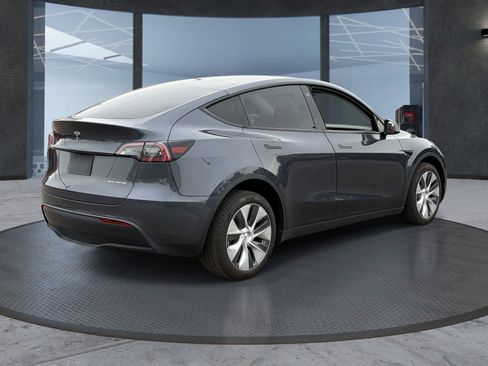 Used 2022 Tesla Model Y Long Range AWD/4WD image 6
