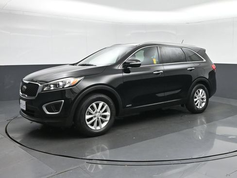 Used 2017 Kia Sorento AWD image 3