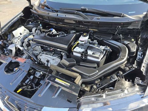 Used 2020 Nissan Rogue S image 26