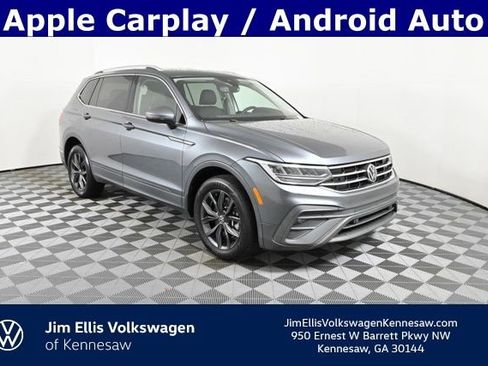 Certified 2022 Volkswagen Tiguan SE image 1