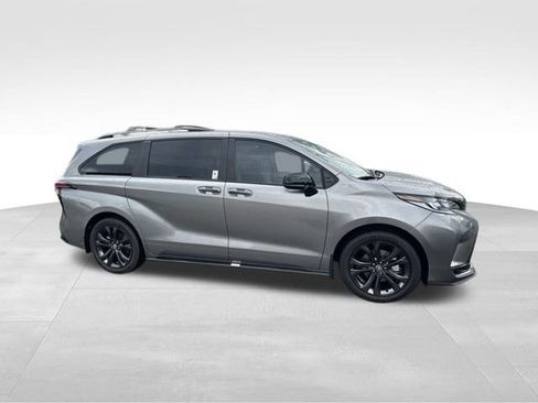 Certified 2026 Toyota Sienna XSE FWD image 4