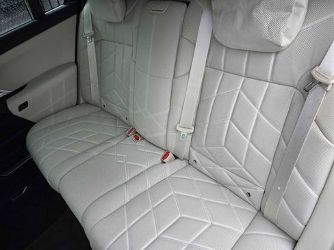 Used 2025 BMW 740i xDrive w/ Executive Package AWD/4WD image 18