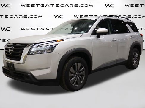 Used 2024 Nissan Pathfinder SV image 1