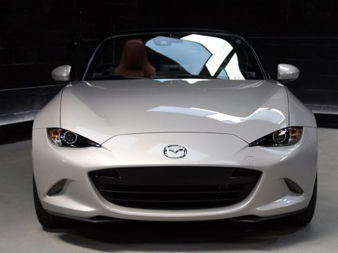 Used 2022 MAZDA MX-5 Miata Grand Touring w/ Weather Package RWD image 10
