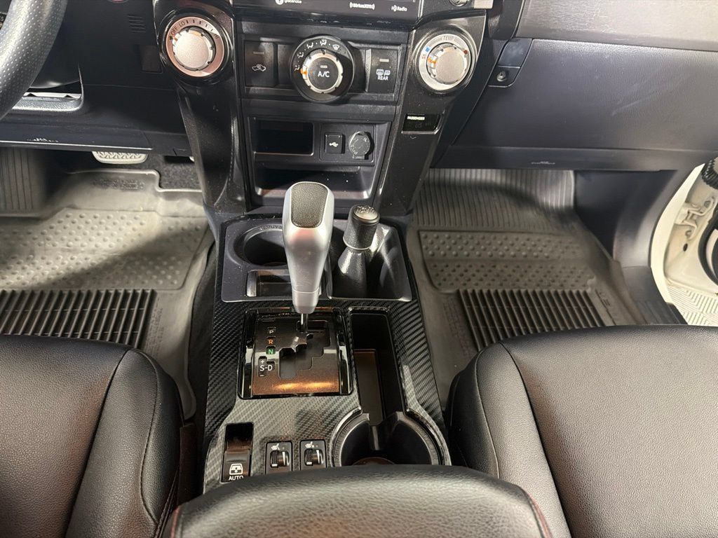 Used 2022 Toyota 4Runner TRD Off-Road Premium AWD/4WD image 17