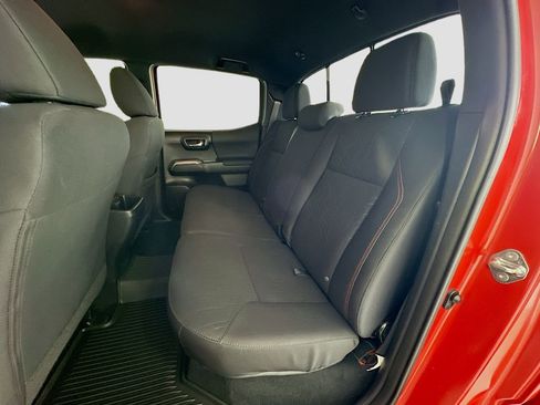 Used 2018 Toyota Tacoma TRD Sport AWD/4WD image 22