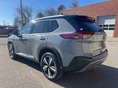 Used 2021 Nissan Rogue SL w/ Premium Package image 3