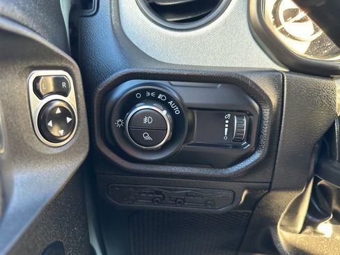 Used 2024 Jeep Gladiator Sport image 25